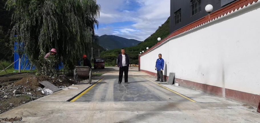 理塘3*8-80噸安裝現場