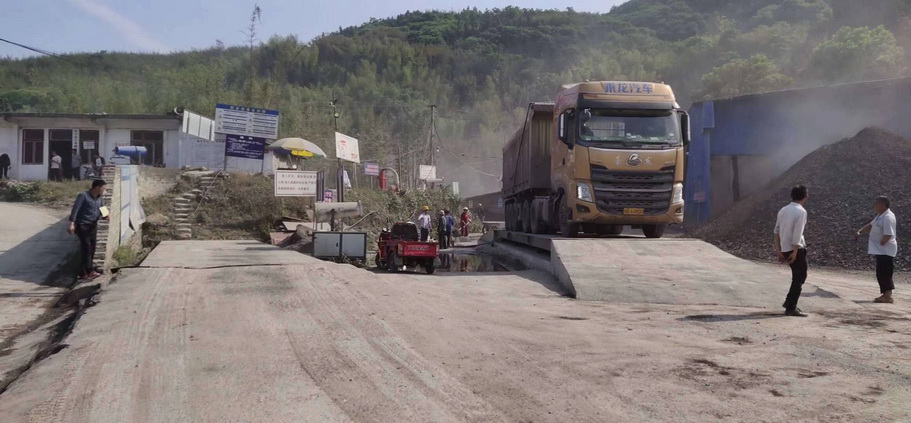 宜賓（bīn）3*14-100噸帶（dài）引坡安裝現場